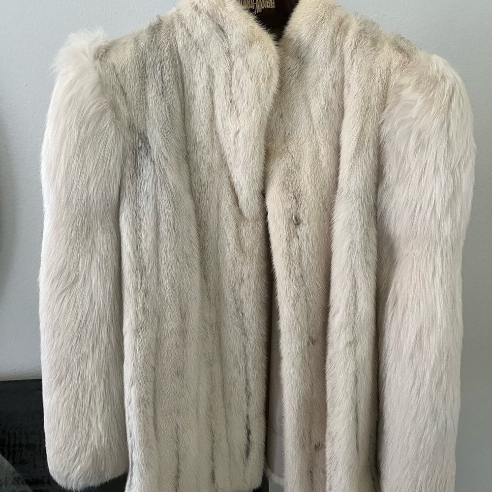 Elegant Vintage White Mink Fur Jacket